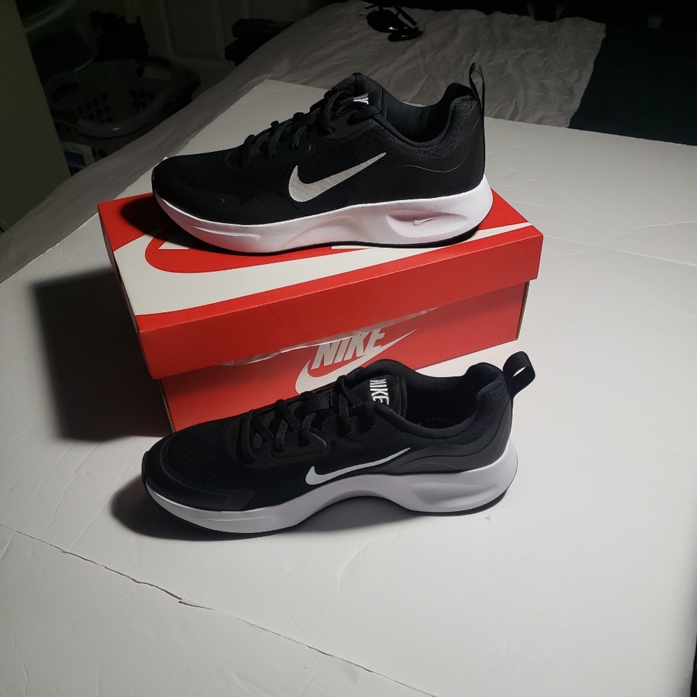 Nike wearallday blackwhite size 7 mens